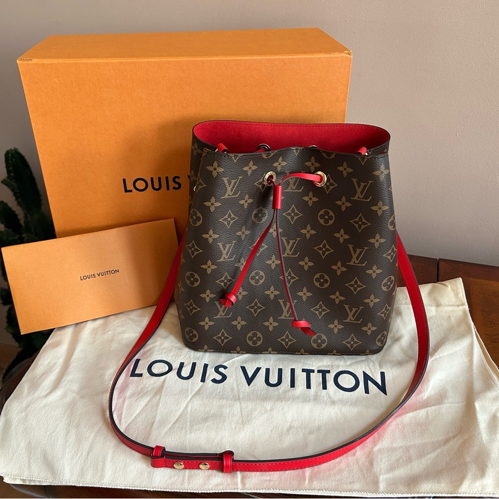 BRAND NEW Louis Vuitton Néonoé poppy MM Monogram w/ letter of authentication